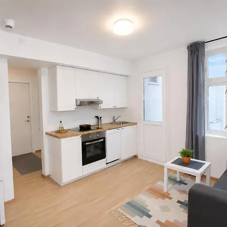 Apartment Spacious 3-bedroom - - Quiet Area *