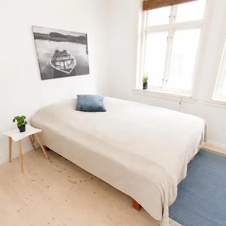 Spacious 3-bedroom - - Quiet Area Apartment *