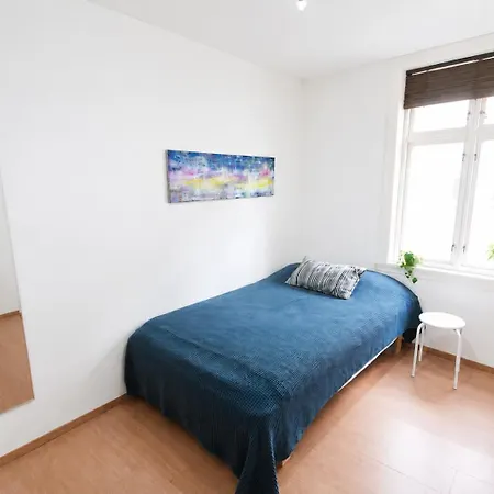 Apartment Spacious 3-bedroom - - Quiet Area Bergen