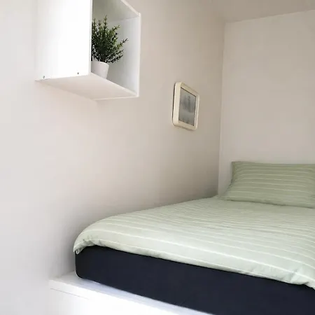 Spacious 3-bedroom - - Quiet Area Apartment Bergen